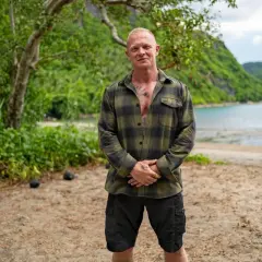 Alexander Strandberg i Robinson, redo för nya utmaningar på en tropisk strand.