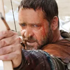 Russell Crowe som Robin Hood i filmen från 2010, med pilen redo att skjutas.