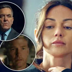 Tre män och en kvinna i en dramatisk scen, kanske från en av Harlan Coben serier.