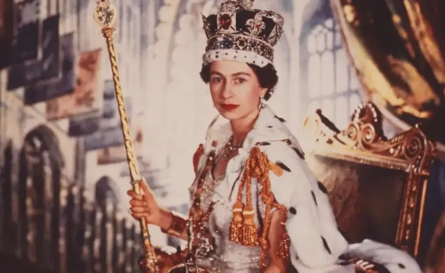 Elizabeth II - från oväntad tronarvinge till historisk drottning