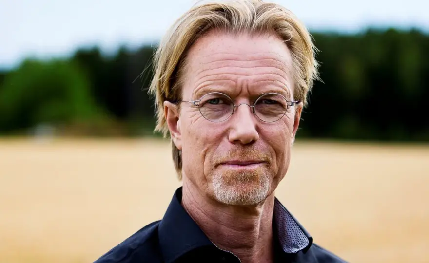 Ewert Grens - vem är han & hur läser du Roslunds böcker?
