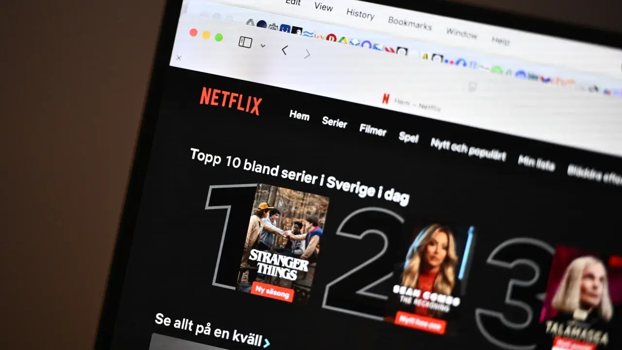 Netflix topp 10 serier i Sverige. Stranger Things är etta, vilket bekräftar att det är beroendeframkallande serier som lockar mest.