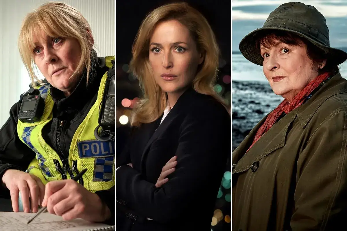 Tre kvinnliga poliser från en brittisk kriminalserie: en i uniform, en i kostym och en med hatt vid havet.