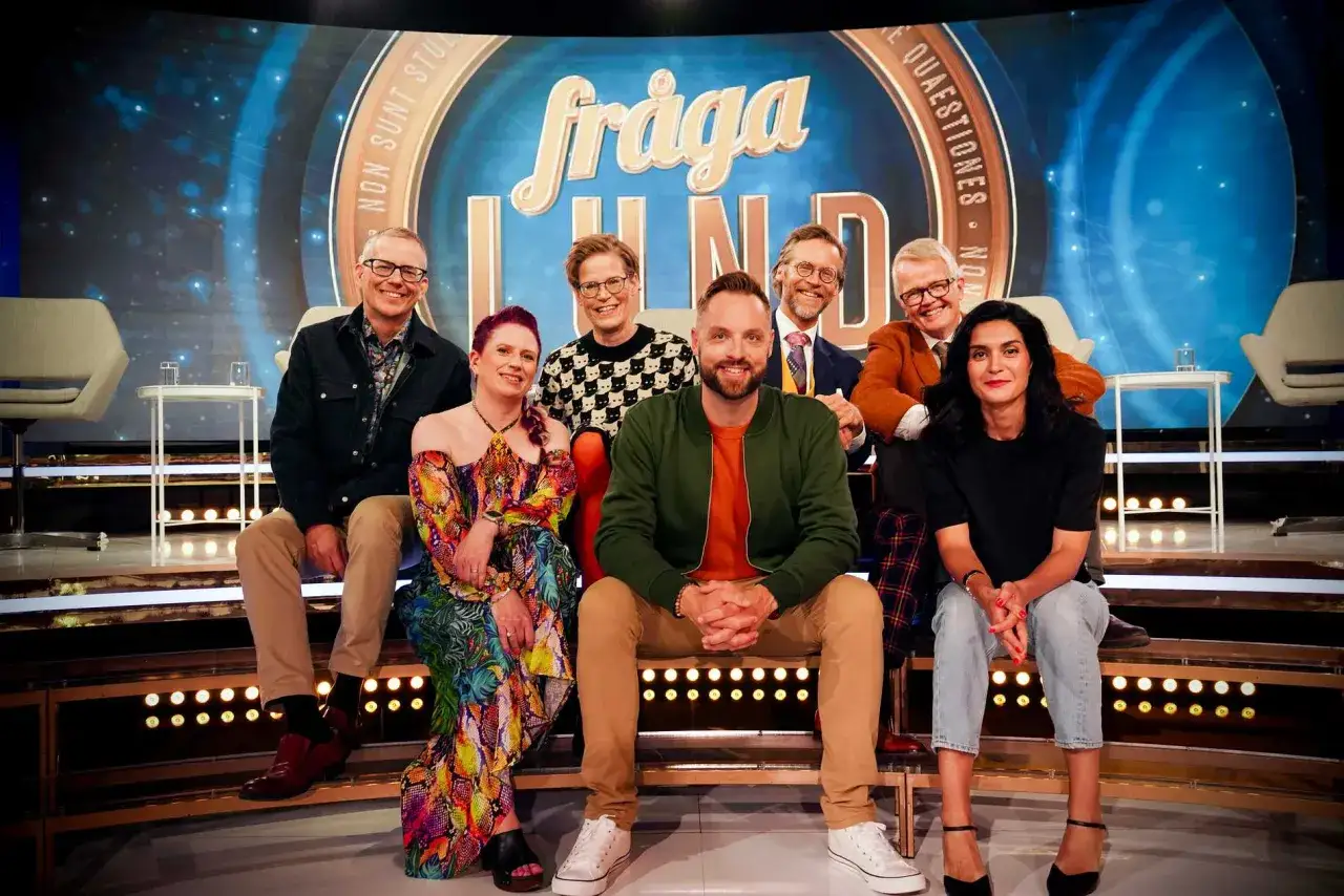 Gunnar med sitt glada leende, redo att st&auml;lla fr&aring;gor i Fr&aring;ga Lund.