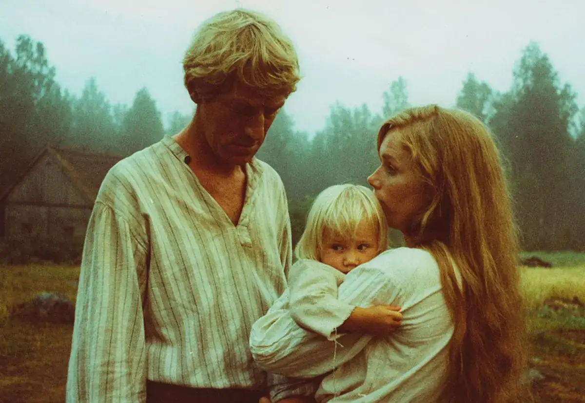 En familj i lantlig miljö, en scen som påminner om de mest sedda filmerna i Sverige genom tiderna.